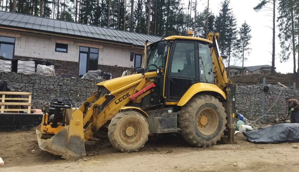 Экскаватор-погрузчик  LGCE B877F